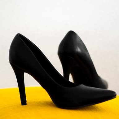 کفش پاشنه تیز