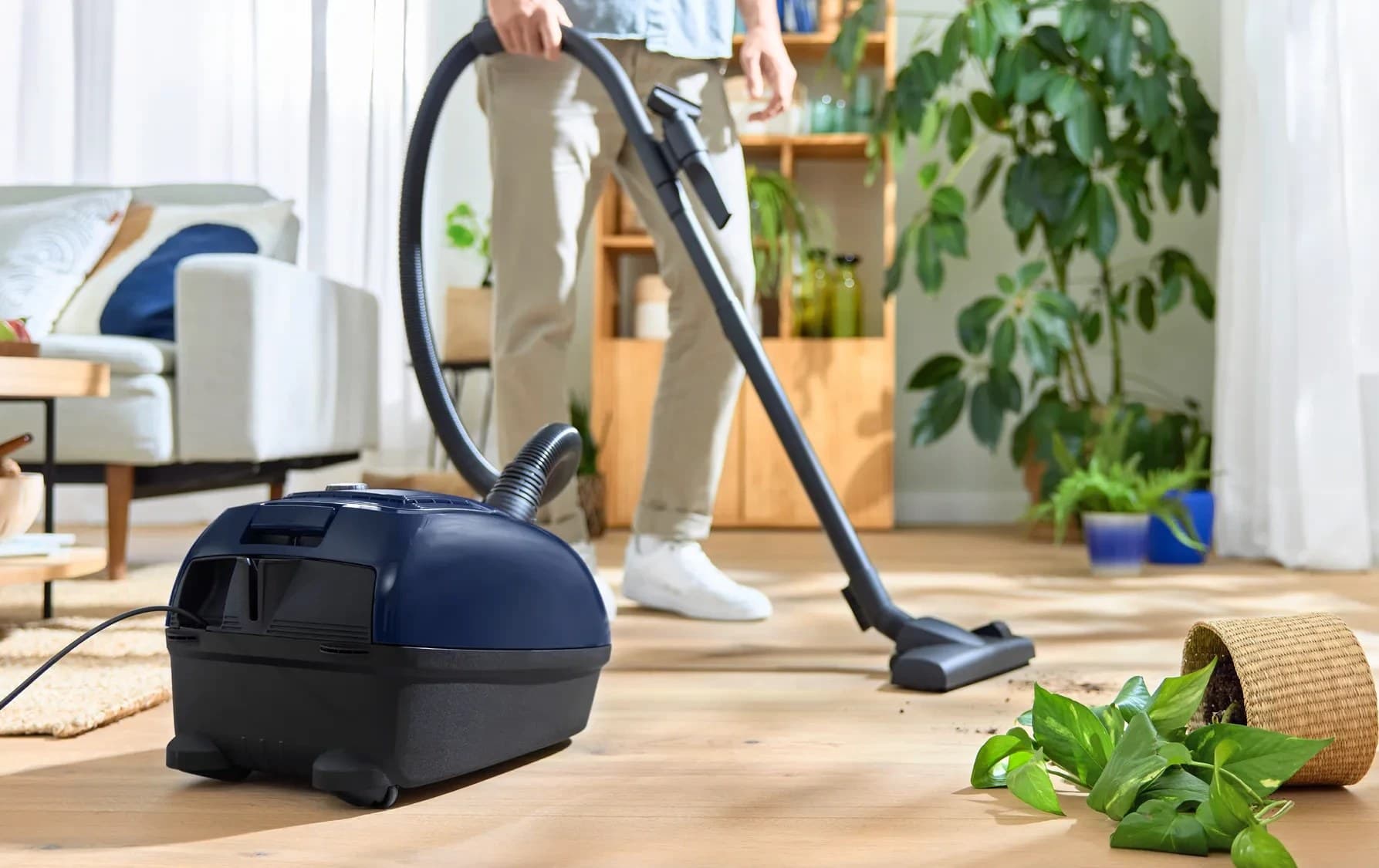 جاروبرقی بوش مدل BGL38WBU3H