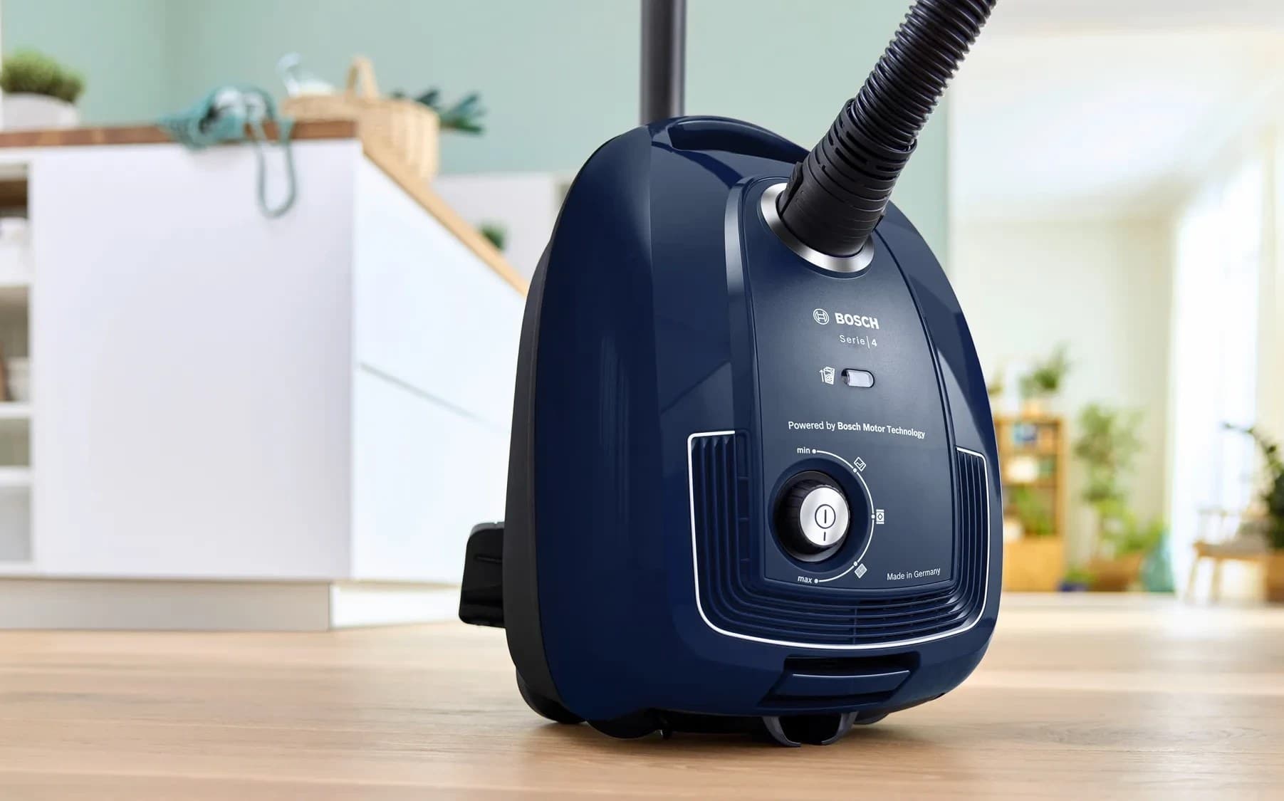 جاروبرقی بوش مدل BGL38WBU3H