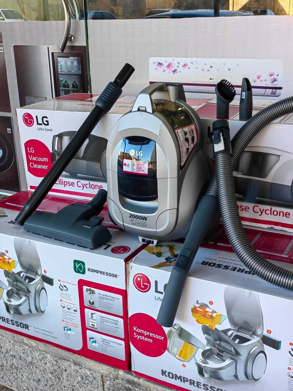 جاروبرقی مخزنی الجی مدل VC5420NNTS | توان ۲۰۰۰ وات، مکش ۳۸۰ وات و فیلتر EPA 11